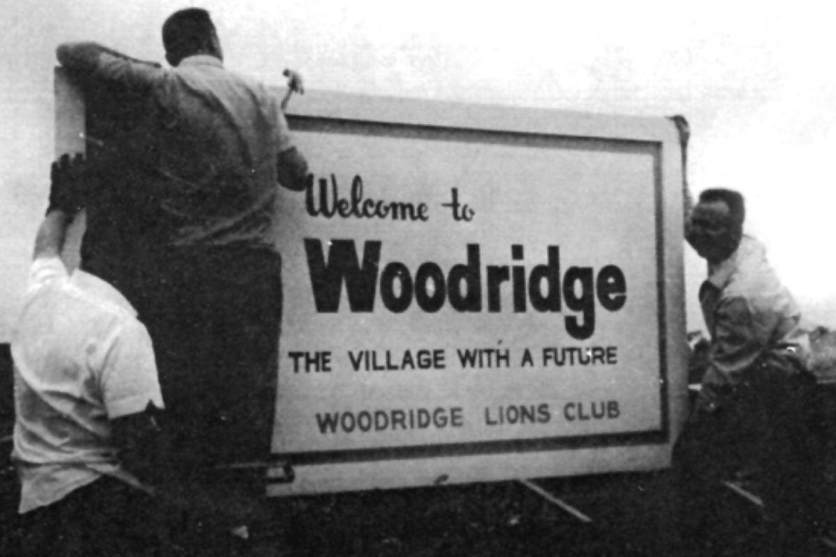 Historic Welcome to Woodridge Sign in Woodridge IL